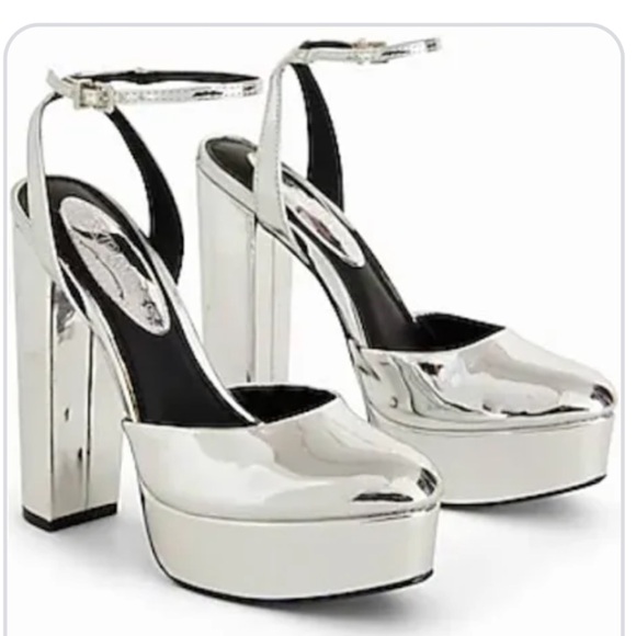 EXPRESS Metallic Rounded Toe
Platform Pumps - Picture 2 of 11